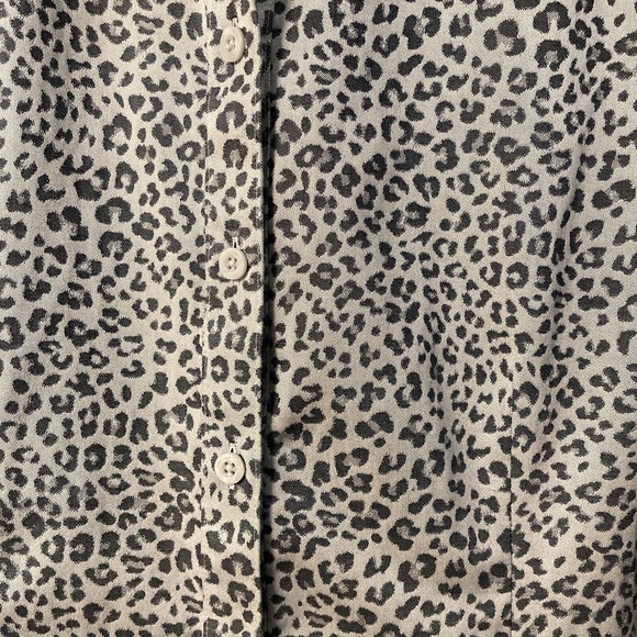 Chicos Top Women's Size 1 Medium Animal Print Button Up Long Sleeve - Picture 3 of 8